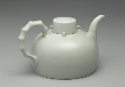 图片[2]-Porcelain teapot with three-knots and bamboo-shaped handle in white glaze, 15th century, Ming dynasty-China Archive